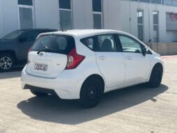 
										Nissan Versa full									