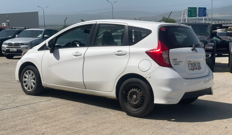 
								Nissan Versa full									