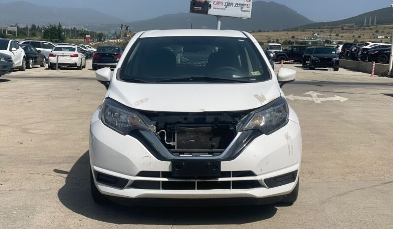 
								Nissan Versa full									