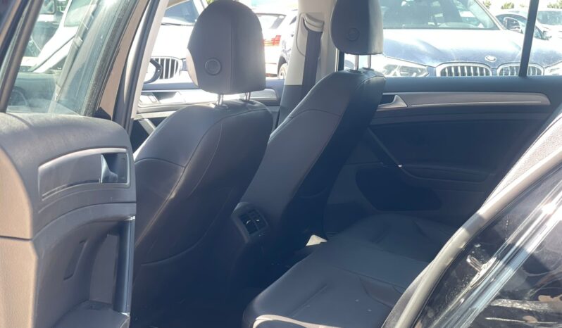 
								Volkswagen Golf full									
