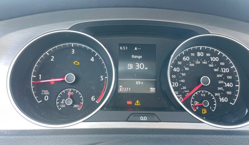 
								Volkswagen Golf full									