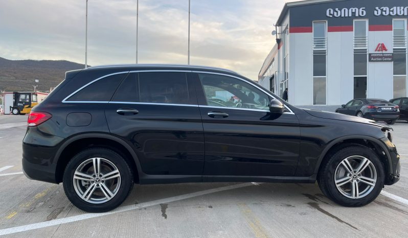 
								Mercedes-Benz GLC 300 full									