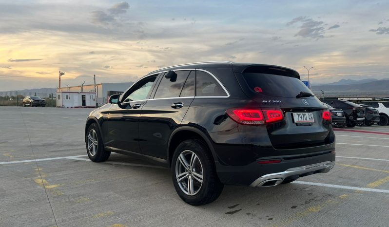 
								Mercedes-Benz GLC 300 full									