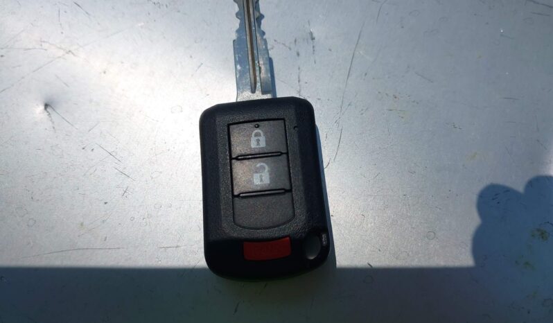 
								MITSUBISHI OUTLANDER full									