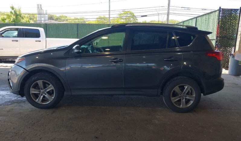 
								Toyota RAV4 Xle full									