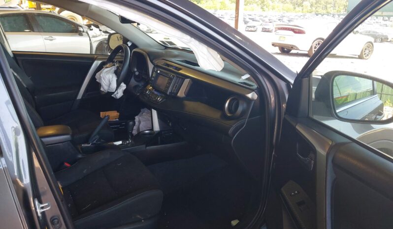 
								Toyota RAV4 Xle full									