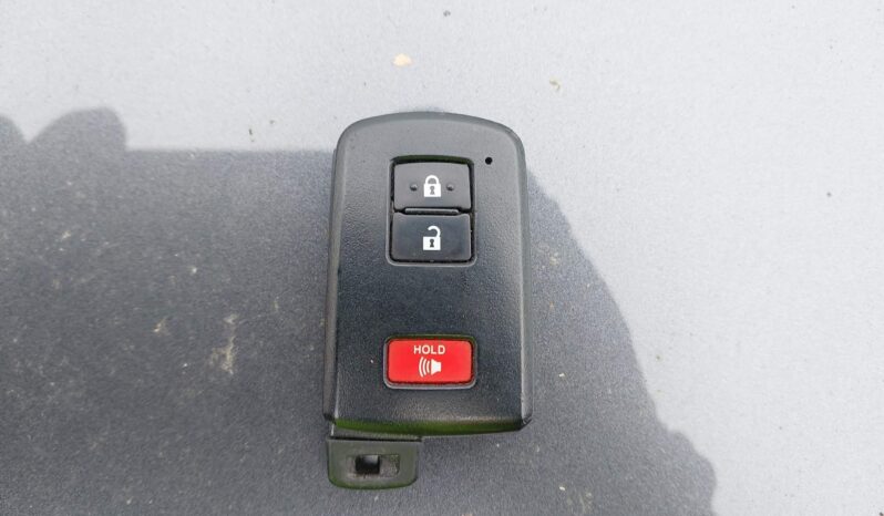 
								Toyota RAV4 Hybrid Xle full									