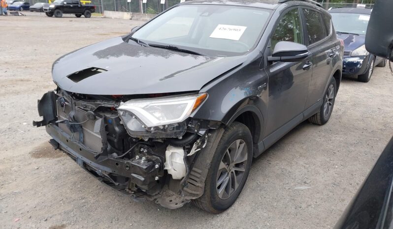 
								Toyota RAV4 Hybrid Xle full									