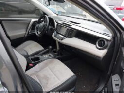 
										Toyota RAV4 Hybrid Xle full									