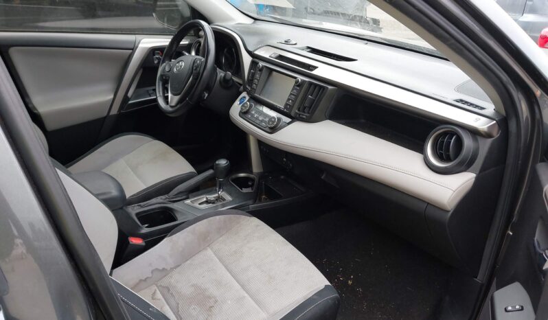 
								Toyota RAV4 Hybrid Xle full									