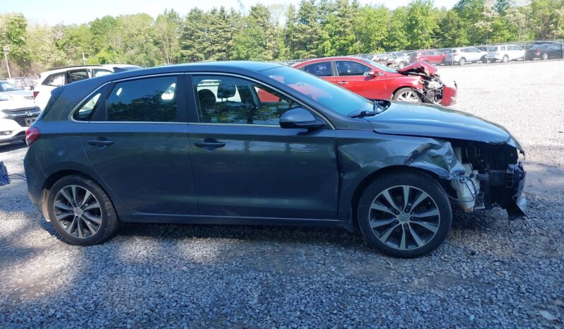 
								HYUNDAI ELANTRA GT full									