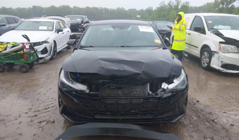 
								HYUNDAI ELANTRA full									