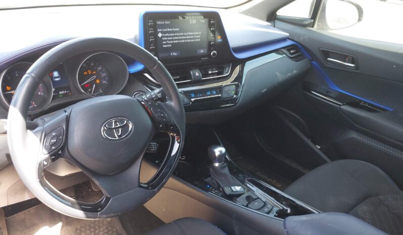 
								Toyota C-HR full									