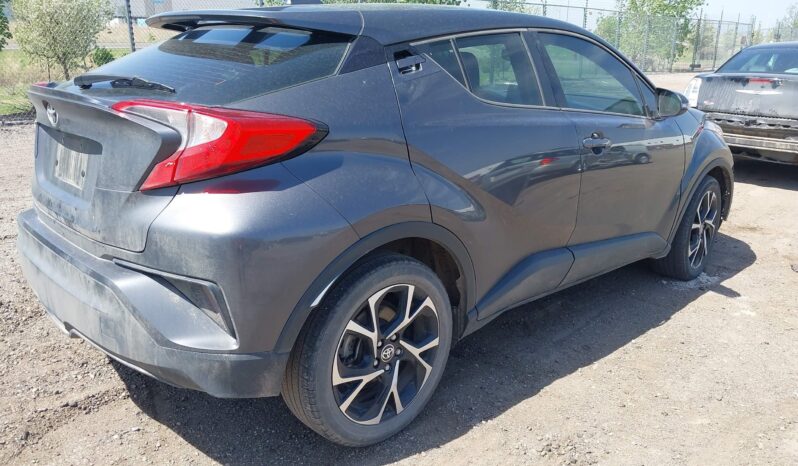 
								Toyota C-HR full									