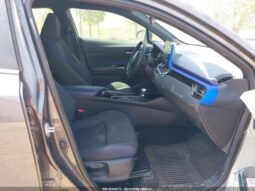 
										Toyota C-HR full									