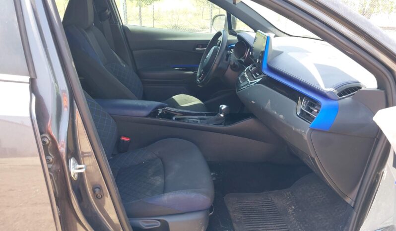 
								Toyota C-HR full									