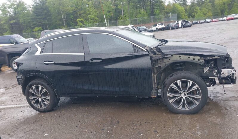 
								2017 Infiniti QX30 full									