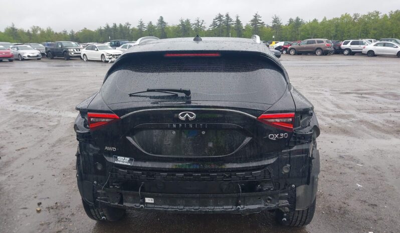 
								2017 Infiniti QX30 full									