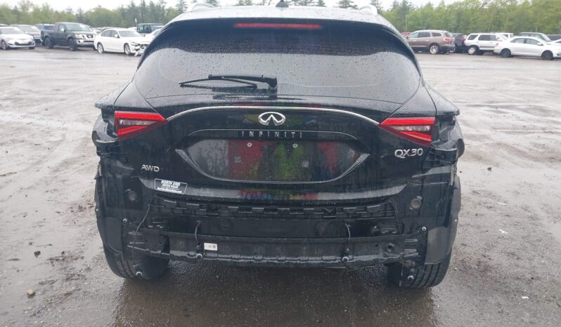 
								2017 Infiniti QX30 full									