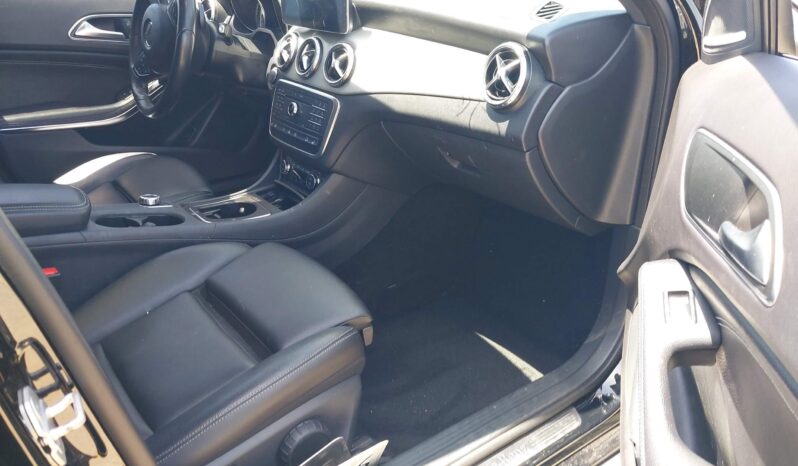 
								Mercedes-Benz GLA-Class full									