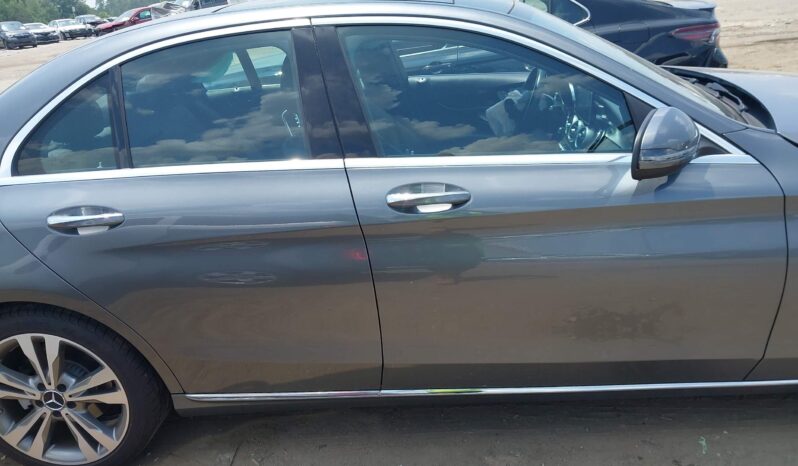 
								Mercedes-Benz C-Class full									