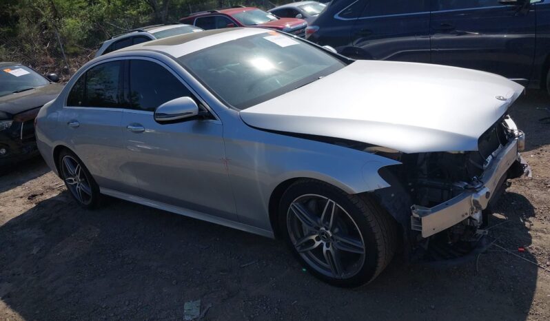 
								Mercedes-Benz E 300 full									