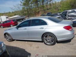 
										Mercedes-Benz E 300 full									