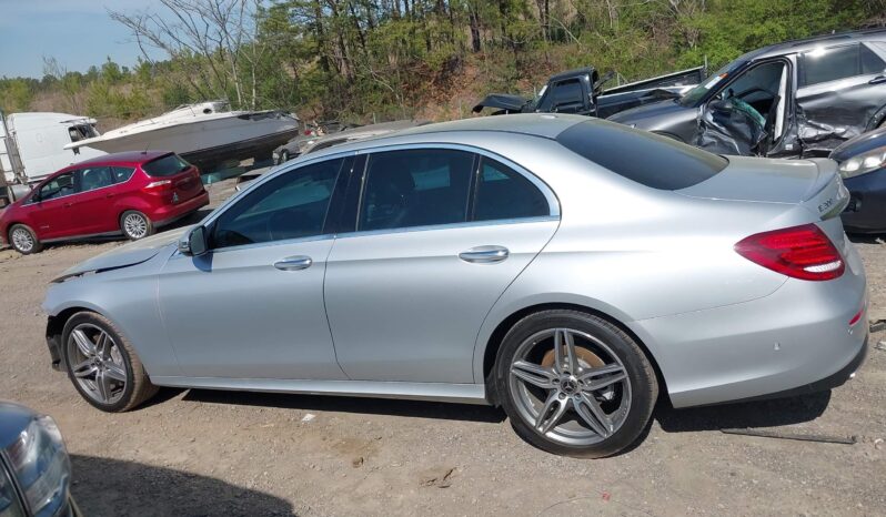
								Mercedes-Benz E 300 full									