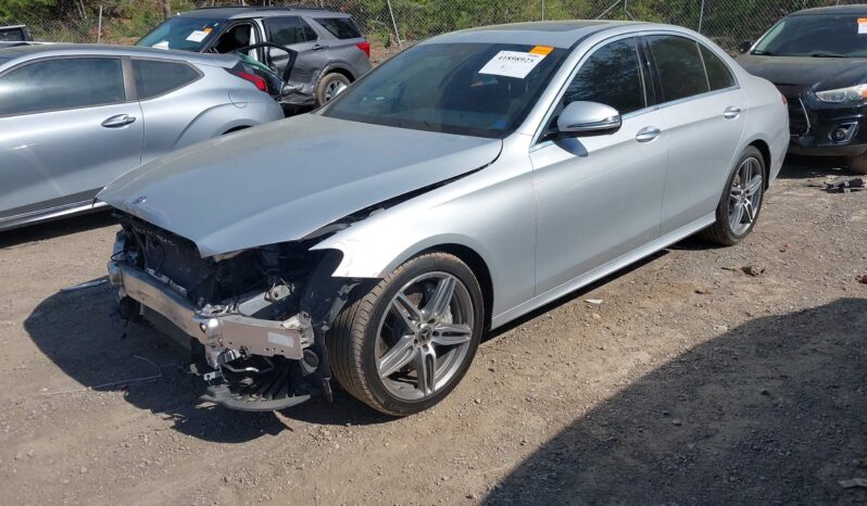 
								Mercedes-Benz E 300 full									