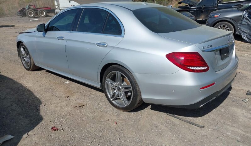 
								Mercedes-Benz E 300 full									
