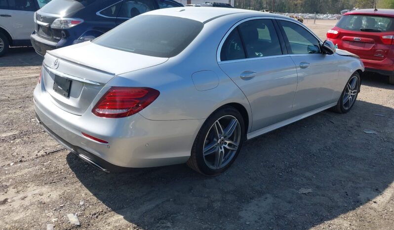 
								Mercedes-Benz E 300 full									