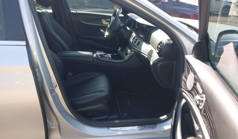 
								Mercedes-Benz E 300 full									