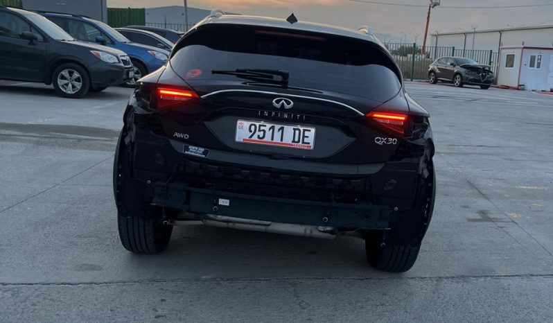 
								2017 Infiniti QX30 full									