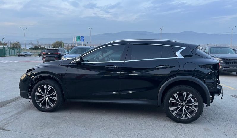 
								2017 Infiniti QX30 full									