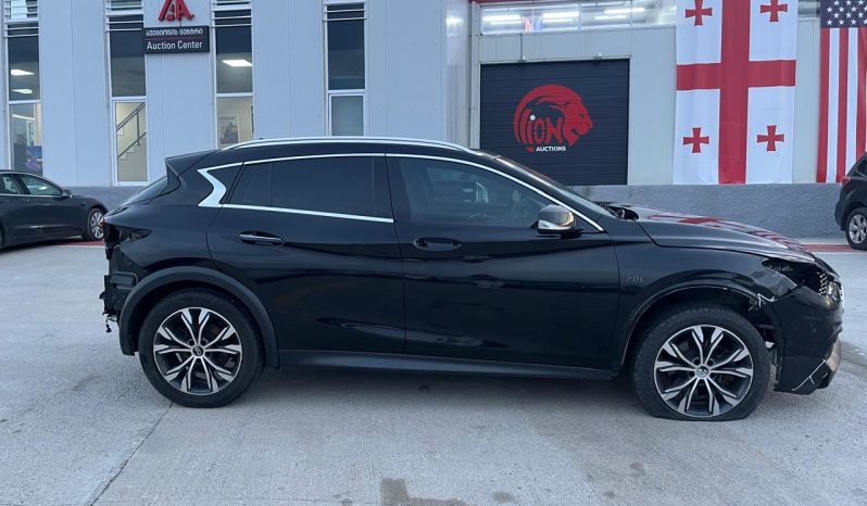 
								2017 Infiniti QX30 full									