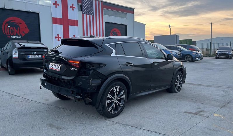 
								2017 Infiniti QX30 full									