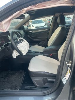 
										Volkswagen Jetta full									