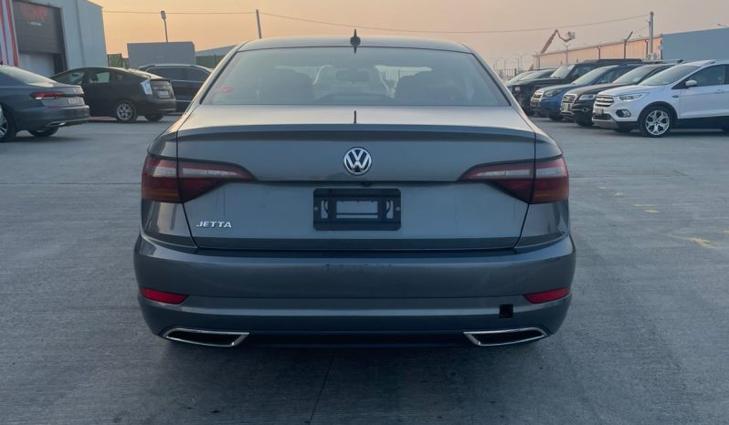 
								Volkswagen Jetta full									