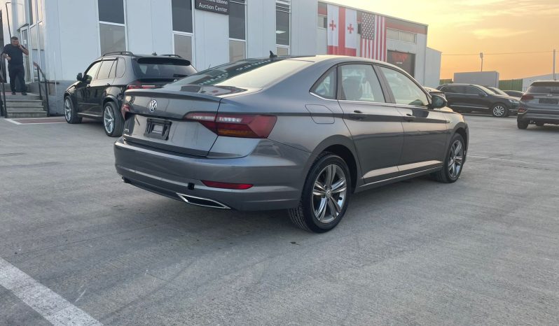 
								Volkswagen Jetta full									