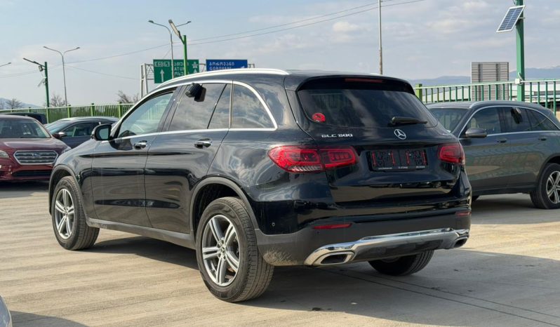 
								Mercedes-Benz GLC 300 full									