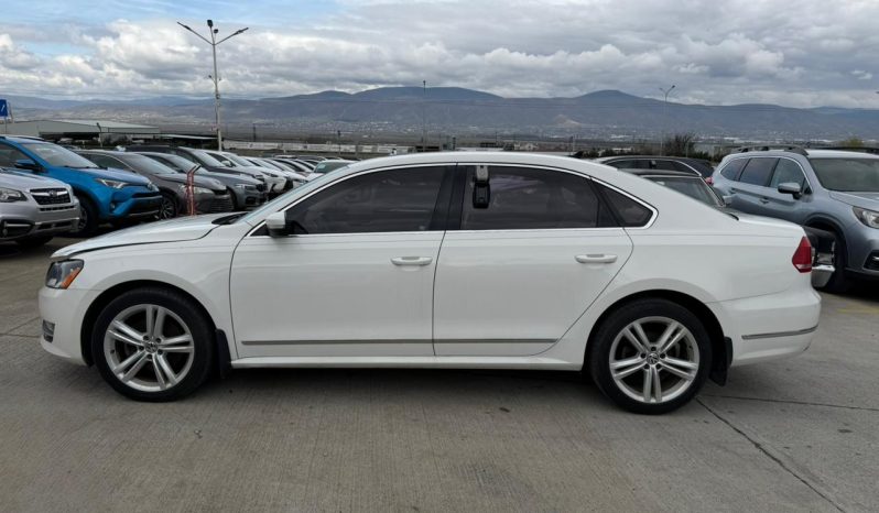 
								VOLKSWAGEN PASSAT full									