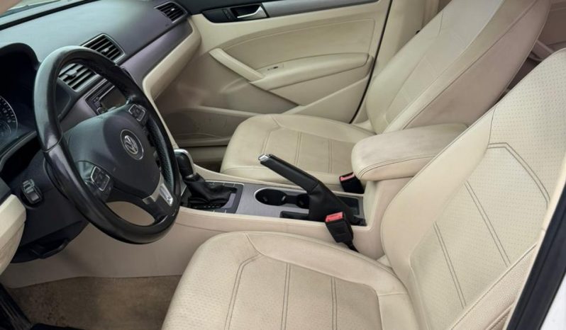 
								VOLKSWAGEN PASSAT full									
