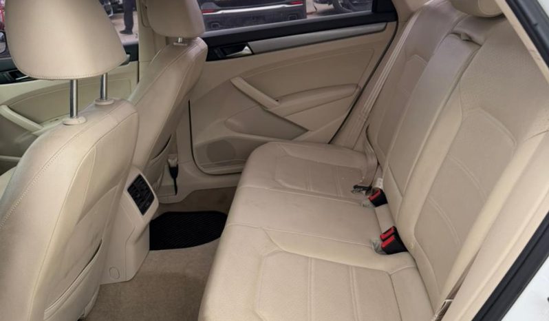 
								VOLKSWAGEN PASSAT full									