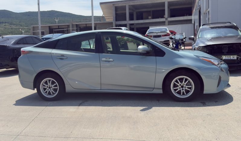 
								Toyota Prius full									