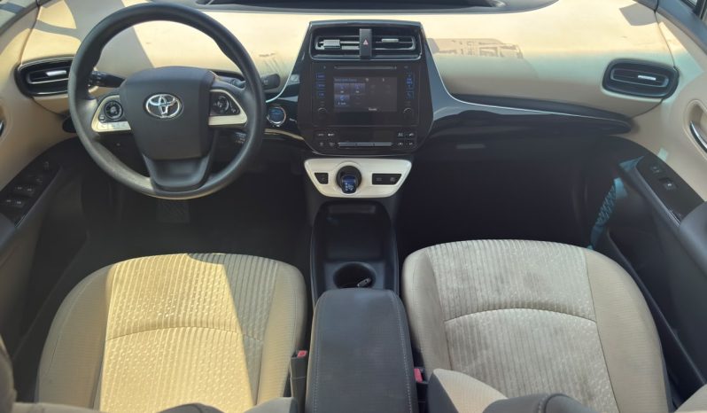 
								Toyota Prius full									