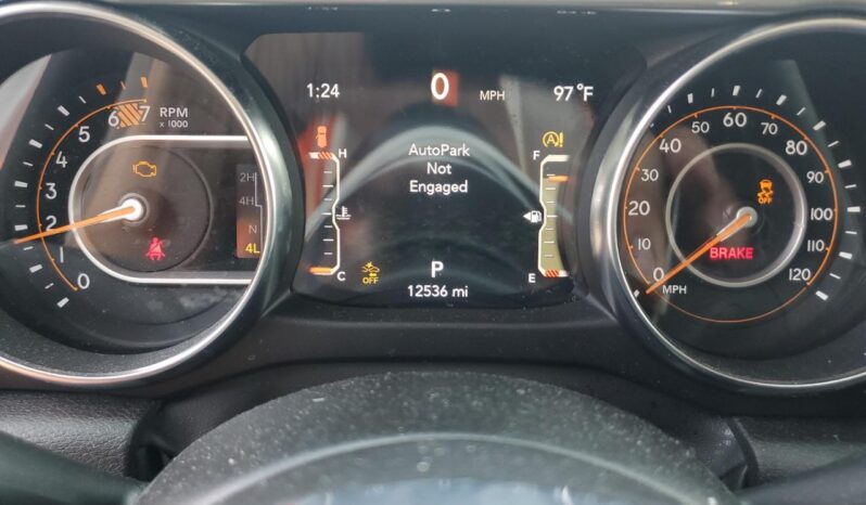 
								JEEP WRANGLER SAHARA full									