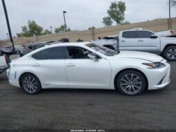 
										Lexus ES 300H full									