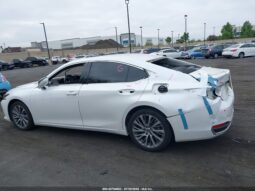 
										Lexus ES 300H full									