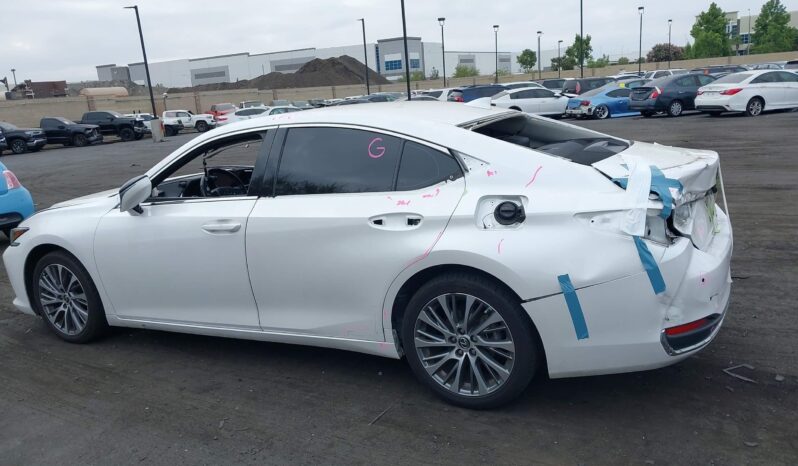 
								Lexus ES 300H full									