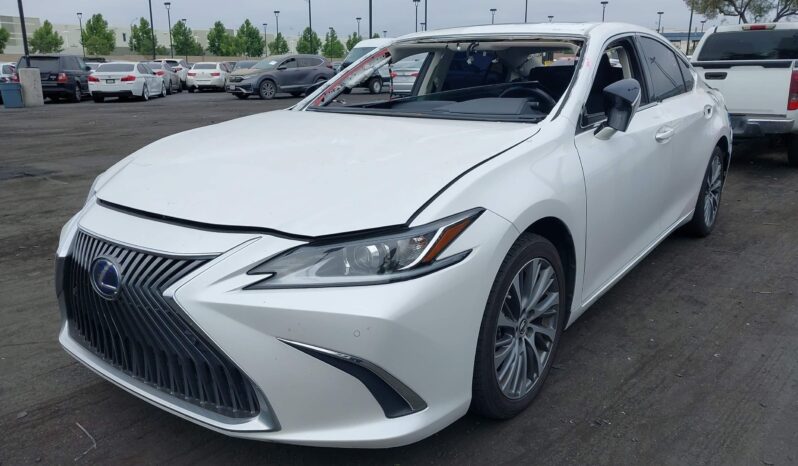 
								Lexus ES 300H full									